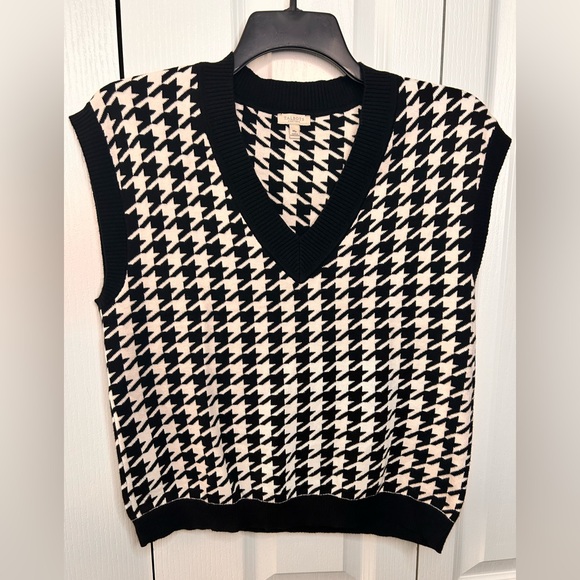 Talbots Sweaters - Talbots Womens Sweater Vest MP Black White Houndstooth V Neck Knit Pullover